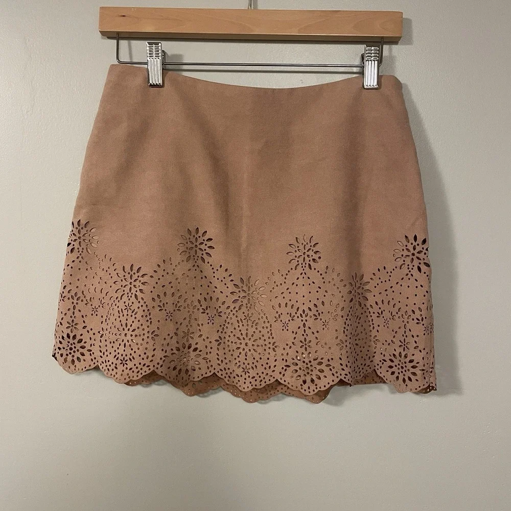 Forever 21 Faux Suede Taupe Laser Print Mini Skirt Size Small Scallop Edging